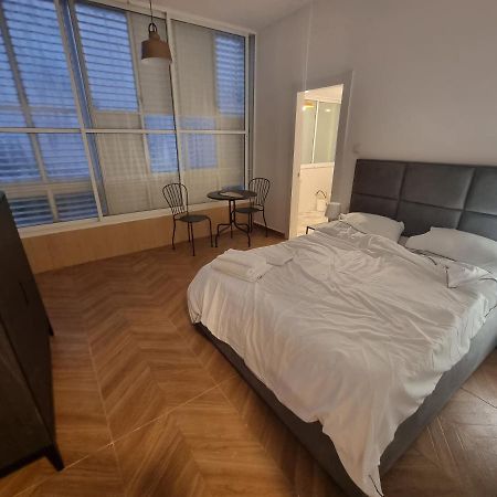 Ferienwohnung הברון Baron Rischon LeZion Exterior foto