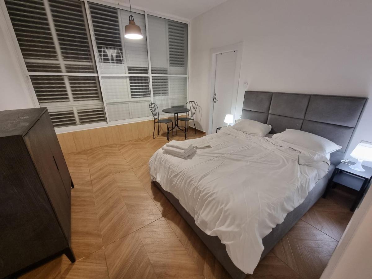 Ferienwohnung הברון Baron Rischon LeZion Exterior foto